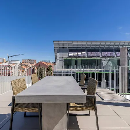 Riverside Rooftop * Lisboa