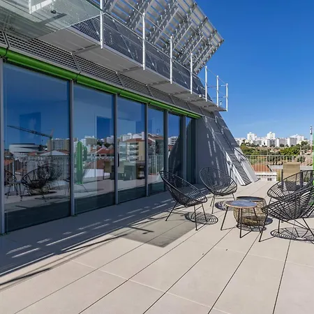 Riverside Rooftop Apartment Lisbon